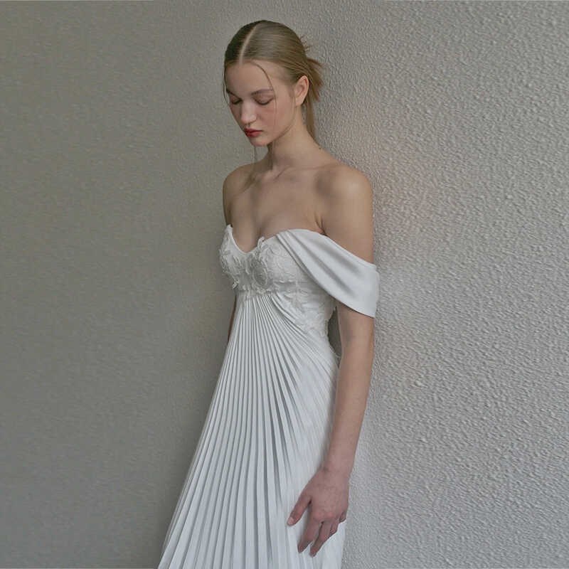 一字肩轻婚纱新娘敬酒服法式婚礼晨袍简约迎宾出门纱白色礼服裙女