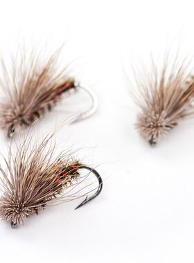 新款鹿毛石蚕蛾飞蝇钩路亚假饵仿生昆虫假饵溪流垂钓