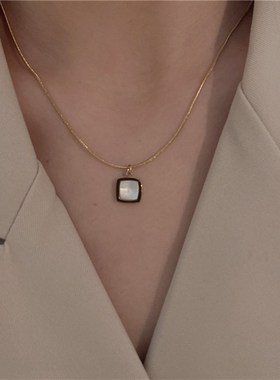 -Titanium steel mother-of-pearl necklace temperament letter