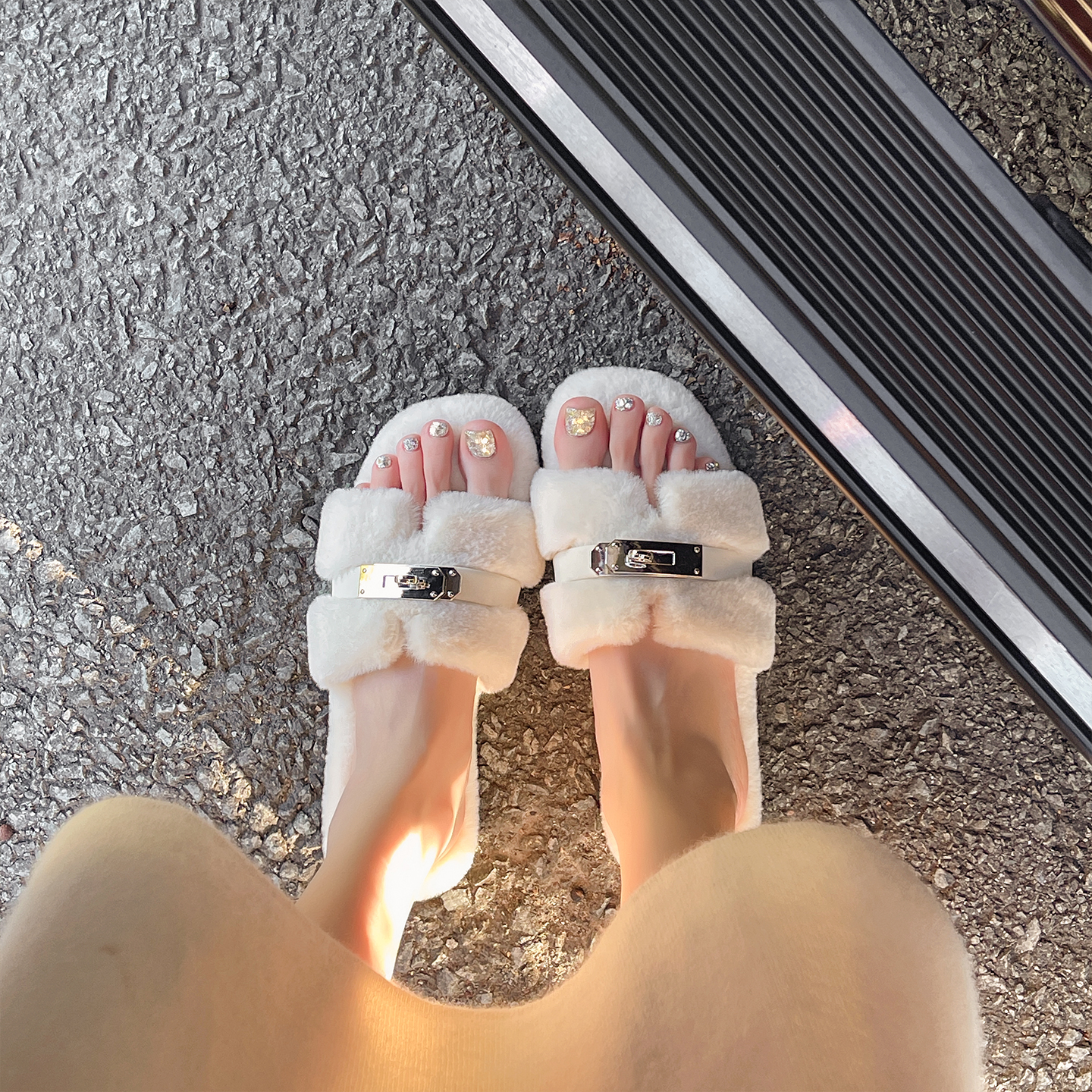 高级感时尚百搭毛毛拖鞋女