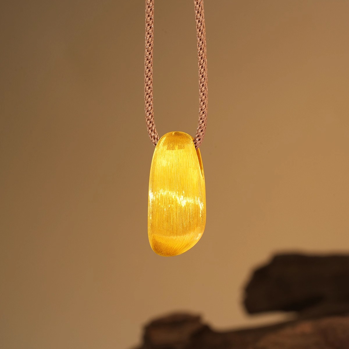 觉色黄金吊坠项链手工刻丝