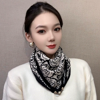秋冬保暖围脖围巾女2025新款高级感三角巾时尚磁吸扣小方巾丝巾女