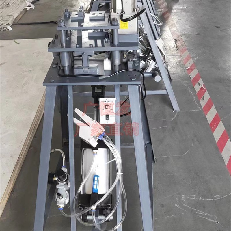 20极简框玻璃衣柜门整体橱柜铝框拉手气动冲孔器打孔冲孔铰链模具