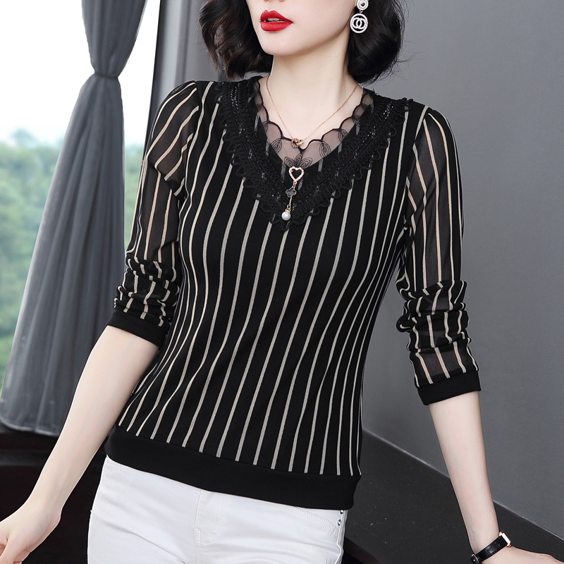 速发202新秋年1款蕾丝V领洋气打底衫条纹小衫中老冬妈妈长袖t恤