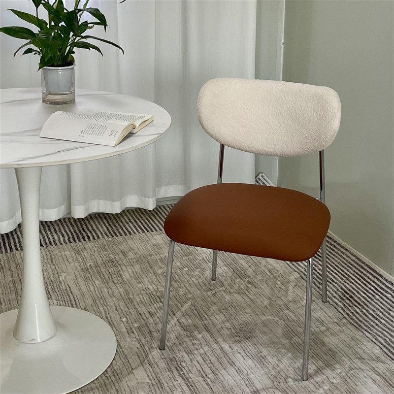 北欧轻奢餐椅羊绒靠背极简休闲家用设计师饭厅酒店高端舒适化妆椅