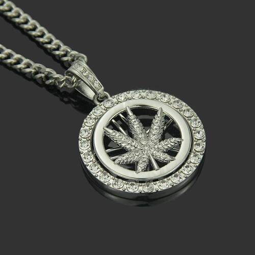 极速Hip Hop Diamond Maple Leaf Turntable Necklace Mens Turn