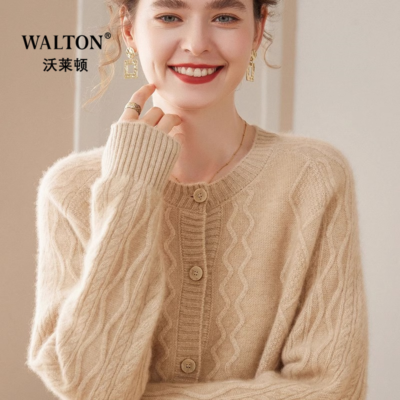 “尊贵品质,轻奢精选。顺丰包邮,服务至家