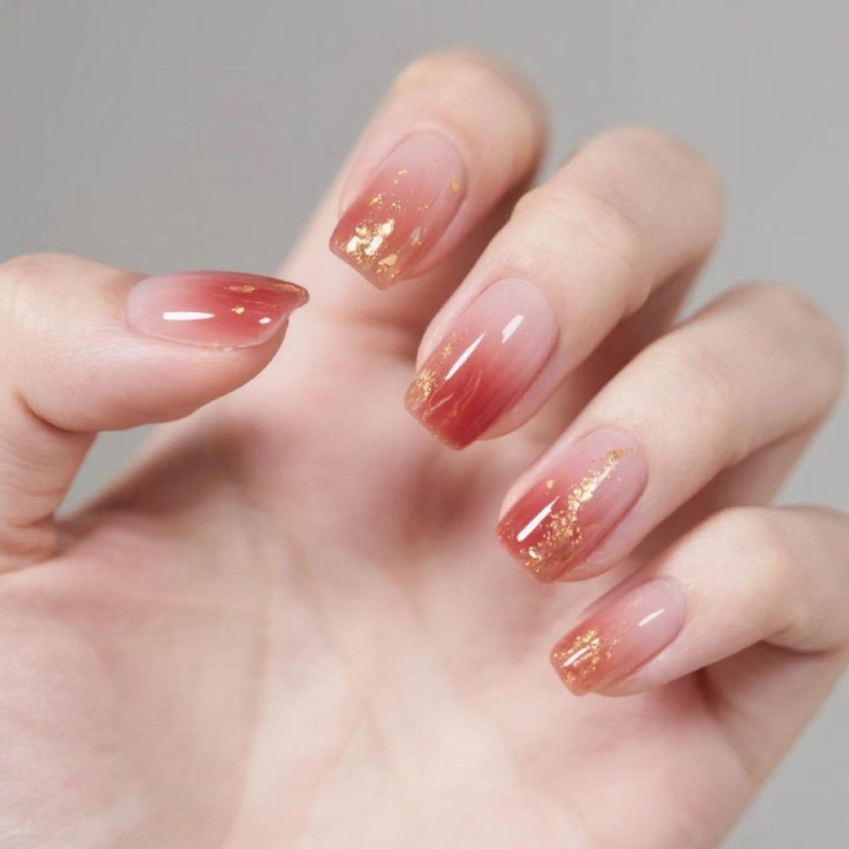 纯手工穿戴美甲短款高级感渐变 金箔点缀 气质显白秋冬款,彩妆/香水/美妆工具,美甲工具,淘宝优惠券,粉丝福利购,淘宝优惠卷