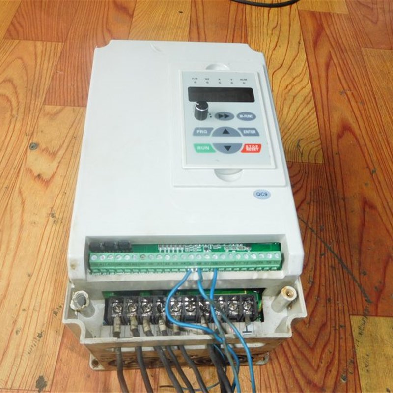 议价 欣灵变频器  XLP3300-G5.5/P7.5T4DB 5.5/7.5KW 380V实物图