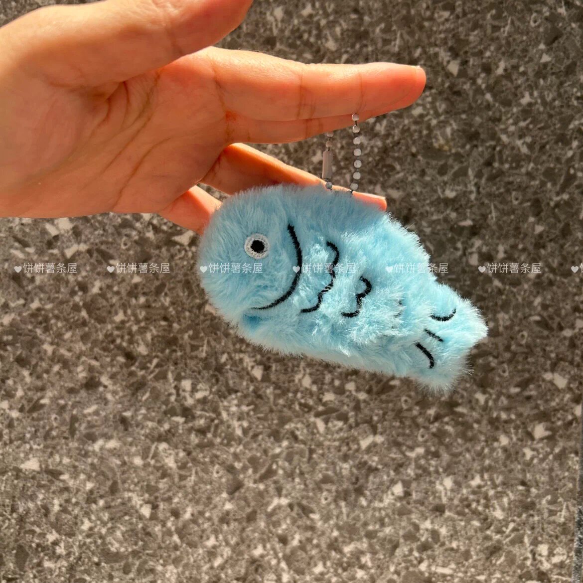 ins 爆款浅蓝毛绒小鱼挂饰刺绣鱼鳞卡通小鱼吊坠学生书包钥匙高颜