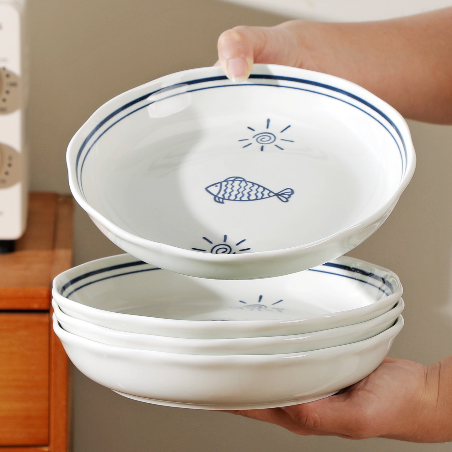 盘子菜盘家用陶瓷年年有鱼加深餐盘2026新款碟子高颜值小鱼甜点盘,餐饮具,盘,淘宝优惠券,粉丝福利购,淘宝优惠卷