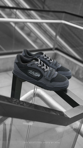 Anta安踏 STG “黑武士” 包裹性防滑耐磨 低帮 板鞋 男款 黑灰