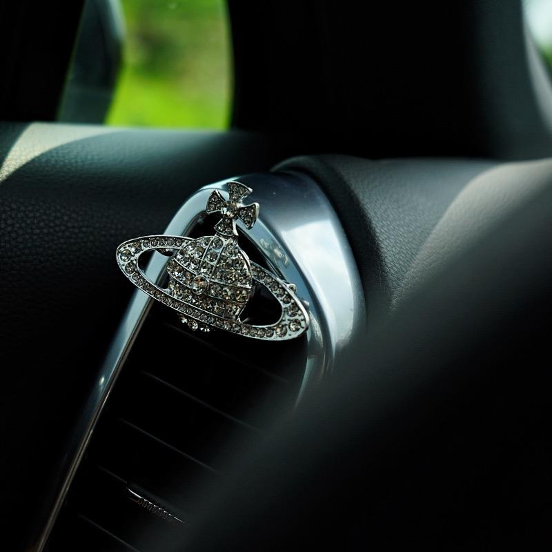 车载香薰土星银色满钻高级感汽车香薰出风口香水西太后同款轻奢潮