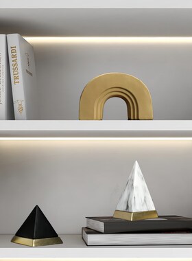 现代轻奢艺术高端金字塔摆件家里客厅书柜电视柜玄关样板间装饰品