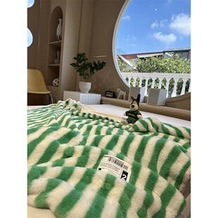 秋冬柔顺加厚兔兔绒绿色条纹毛毯泰迪绒午休毯盖毯卧室沙发休闲毯