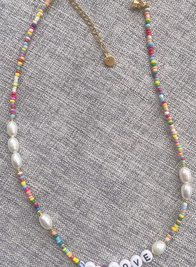 欧美2023春季新款彩色陶瓷米珠串珠天然淡水珍珠LOVE字母项链颈链