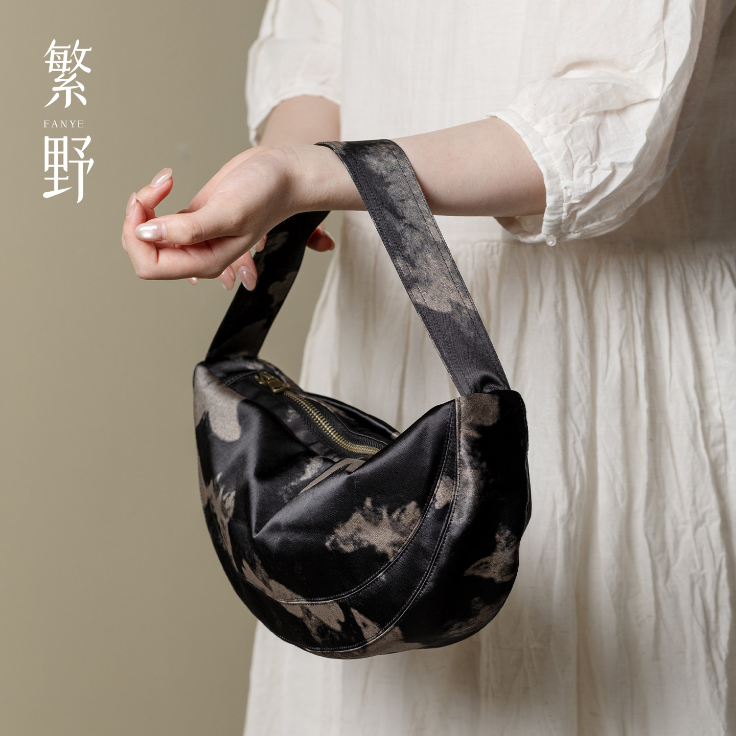 繁野 织锦缎彩蝶女士手提包小众单肩包手机口红化妆包收纳包女