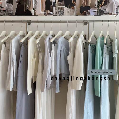 女士奶白服装店专用衣架实木无痕宽肩衣挂白色烤漆木质衣撑可定制