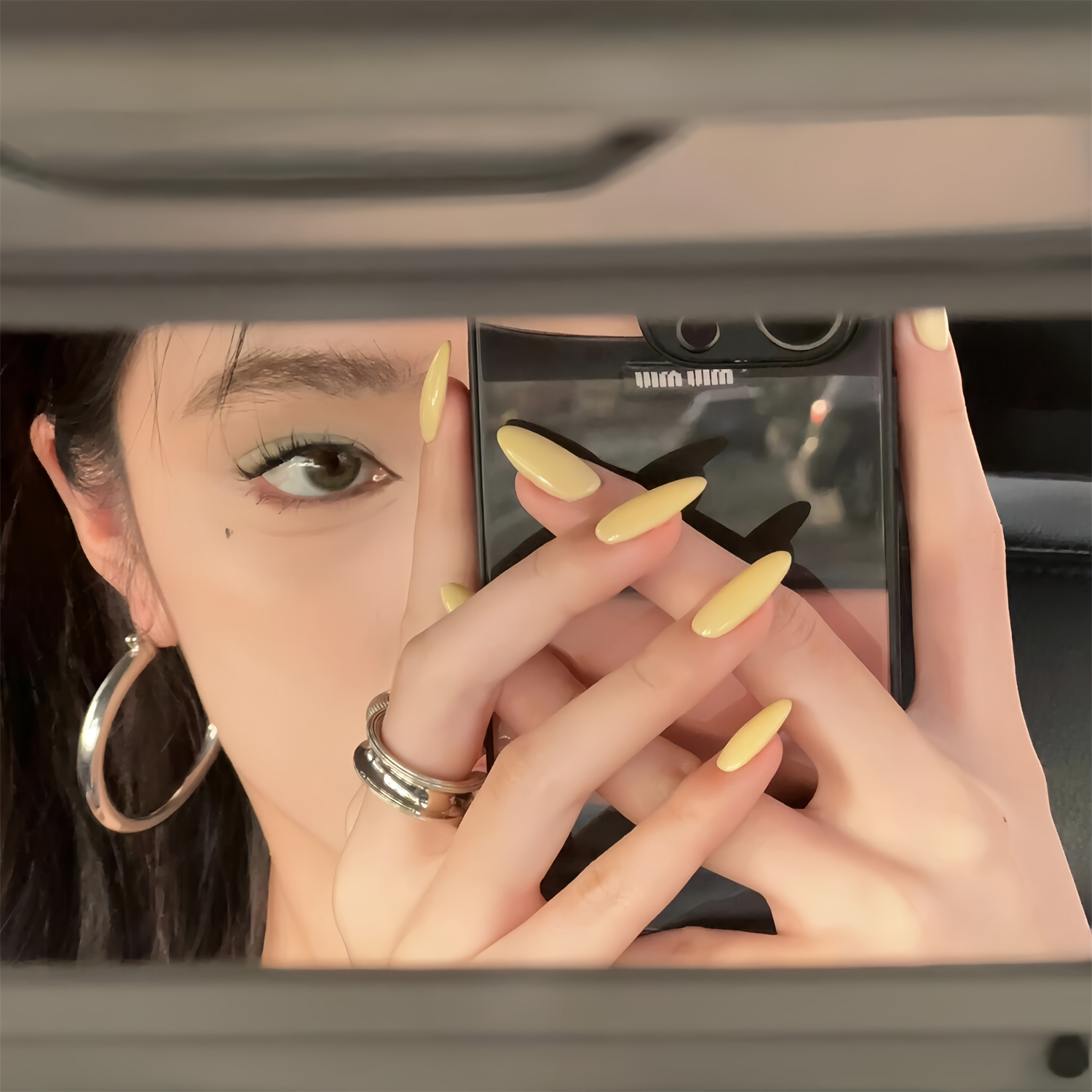 奶黄色纯色手工穿戴甲秋冬复古短款高级感显白孕妇美甲贴片成品