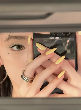 奶黄色纯色手工穿戴甲秋冬复古短款高级感显白孕妇美甲贴片成品