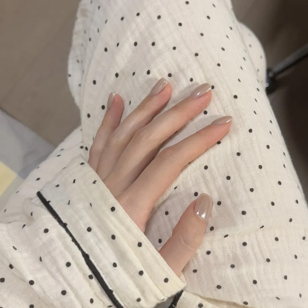 Hailey海莉同款高级清冷感裸灰色月光珍珠极光粉纯手工穿戴甲美甲