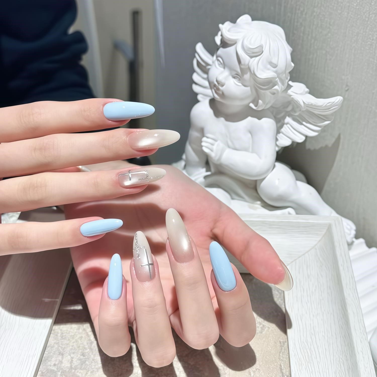 冰蓝夏季新款手工穿戴甲纯欲风美甲猫眼渐变法式新娘婚纱照