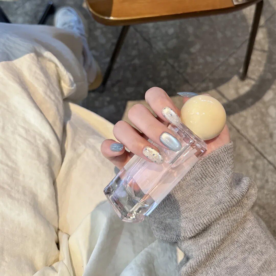 时尚简约云雾蓝猫眼纯手工穿戴甲高级感显白孕妇婚纱波点美甲