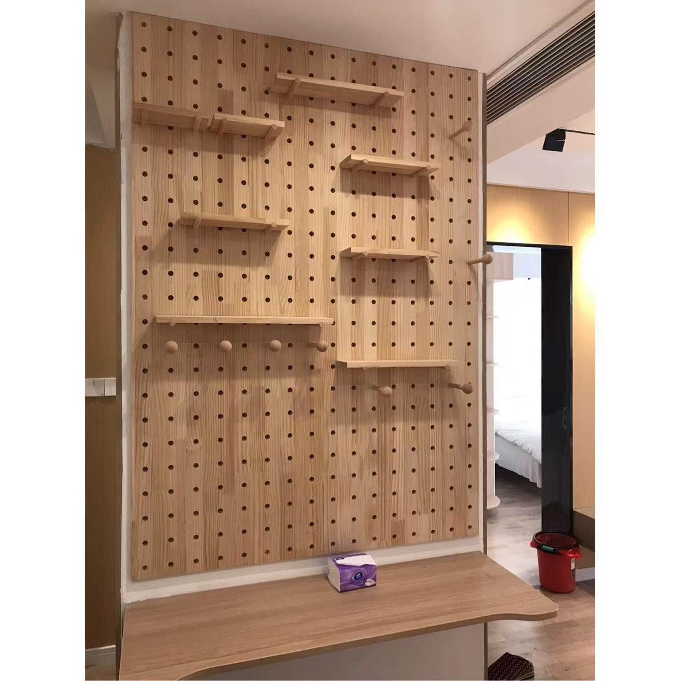 桌上实木洞洞板墙上置物架衣帽架入户玄关隔断屏风木质墙面收纳