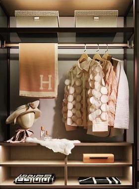 现代样板间女士衣帽间摆件售楼处衣柜衣服帽子围巾组合套软装饰品