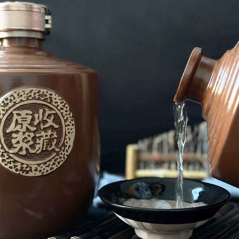 汉安10年浓香型52度2.5L坛装老酒