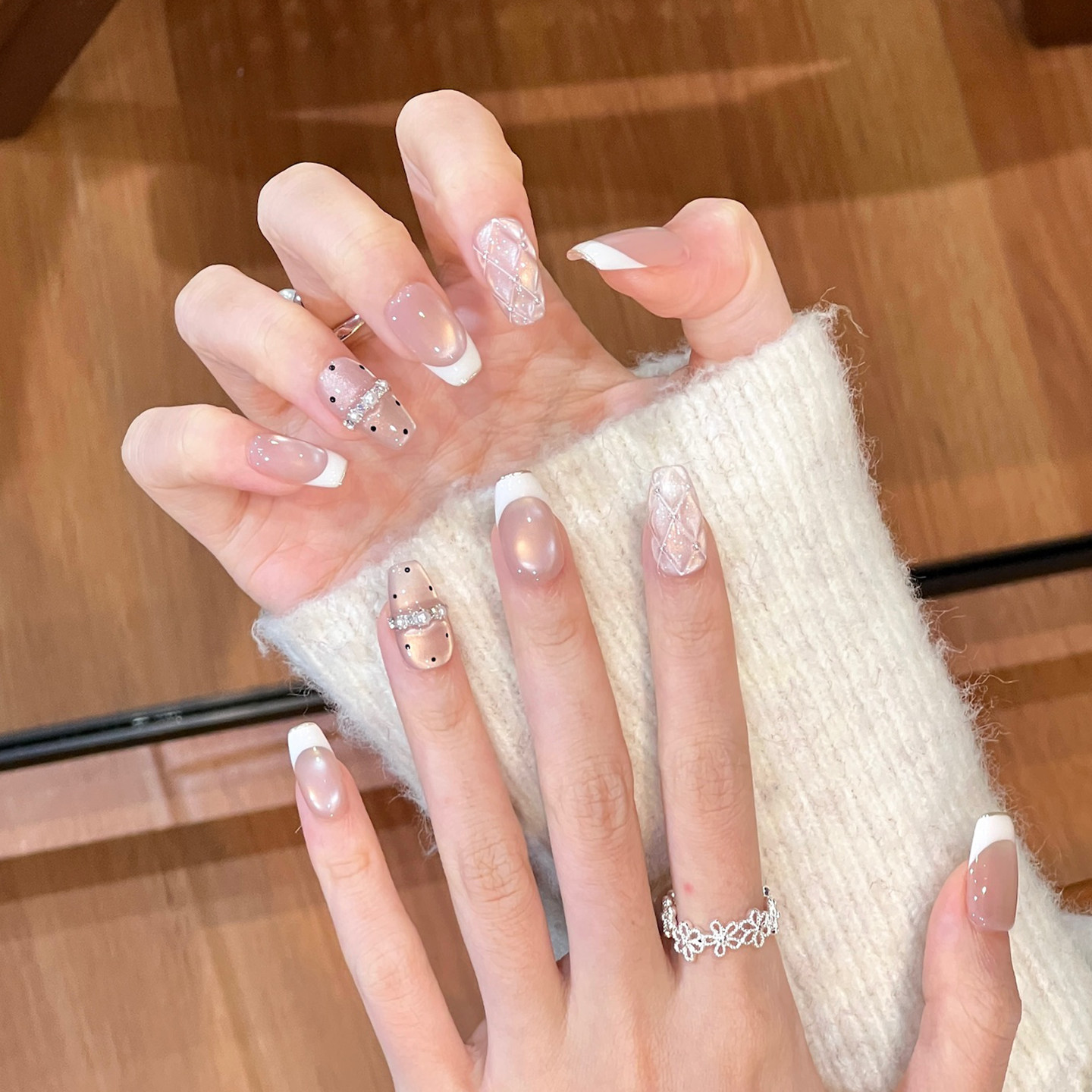 植兔穿戴甲新款高级感碎钻法式菱格小香风猫眼美甲波点手工指甲片,彩妆/香水/美妆工具,穿戴甲/甲片,淘宝优惠券,粉丝福利购,淘宝优惠卷