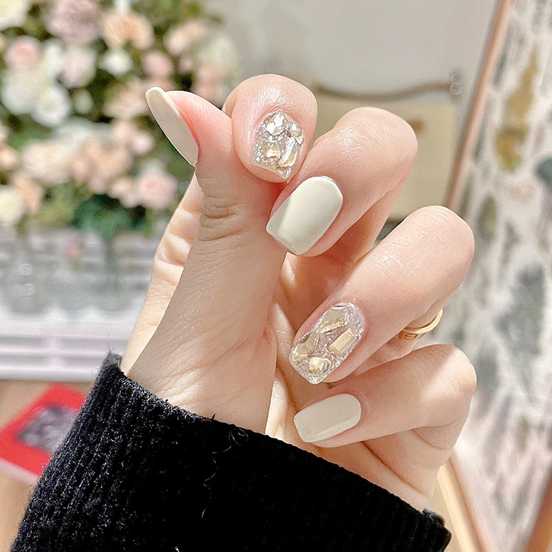 植兔奶油白香槟色美甲手工穿戴甲短款圆亮晶晶成品高级感显白美甲,彩妆/香水/美妆工具,穿戴甲/甲片,淘宝优惠券,粉丝福利购,淘宝优惠卷