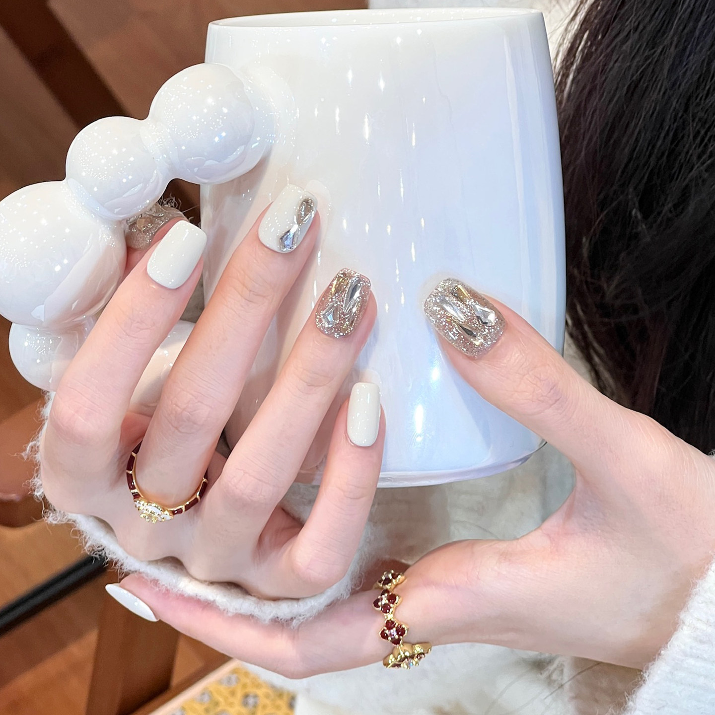 植兔手工超短款穿戴甲爆闪香槟碎钻高级感奶白色美甲显白新娘婚甲,彩妆/香水/美妆工具,穿戴甲/甲片,淘宝优惠券,粉丝福利购,淘宝优惠卷