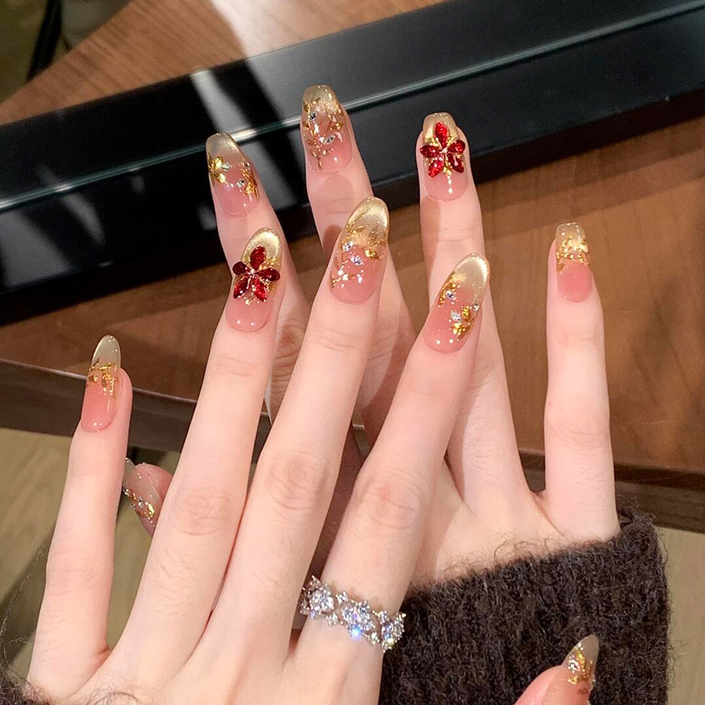 植兔金枝玉叶穿戴甲裸色立体花朵猫眼美甲秋冬高级感拍婚纱指甲片,彩妆/香水/美妆工具,穿戴甲/甲片,淘宝优惠券,粉丝福利购,淘宝优惠卷