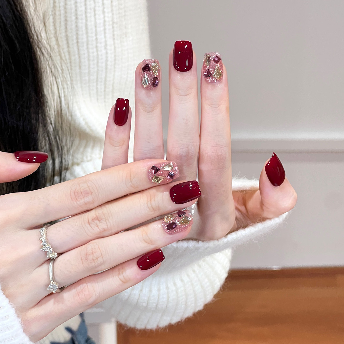 植兔美甲穿戴甲短款新年红碎钻美甲蝴蝶结氛围感猫眼手工渐变贴片,彩妆/香水/美妆工具,穿戴甲/甲片,淘宝优惠券,粉丝福利购,淘宝优惠卷