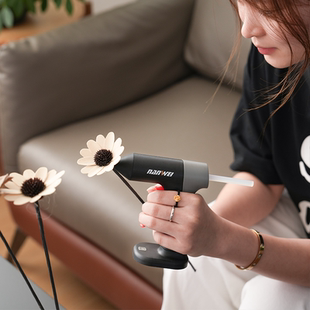 南威无线热熔胶枪儿童手工充电式 锂电家用小型高粘强力热熔枪胶棒