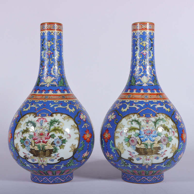 清干隆瓷器粉彩蓝地花卉纹胆瓶古董古玩明清老瓷器旧货老货收藏