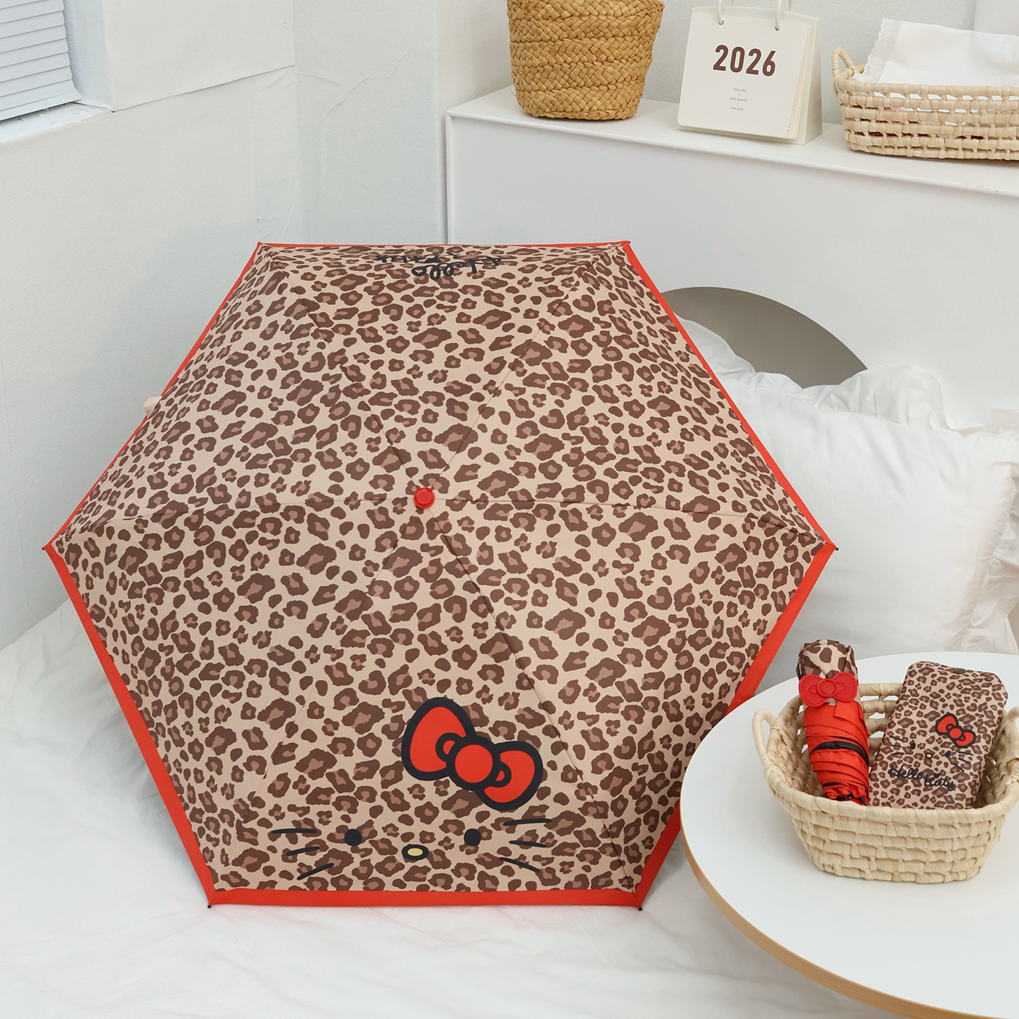 三丽鸥正版豹纹KT猫五折伞礼盒装遮阳晴雨两用防晒黑胶伞便携