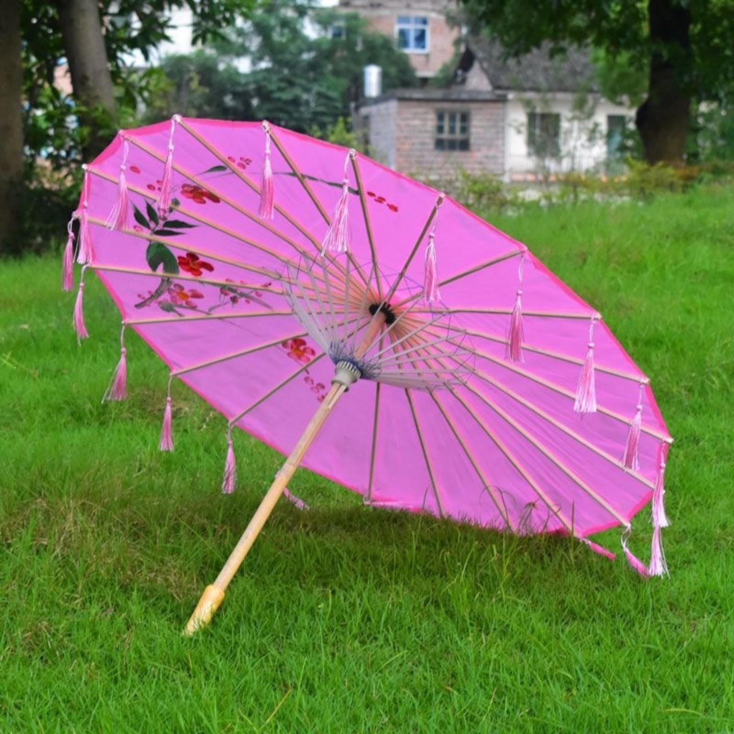 江南汉服女油纸伞流苏拍照道具