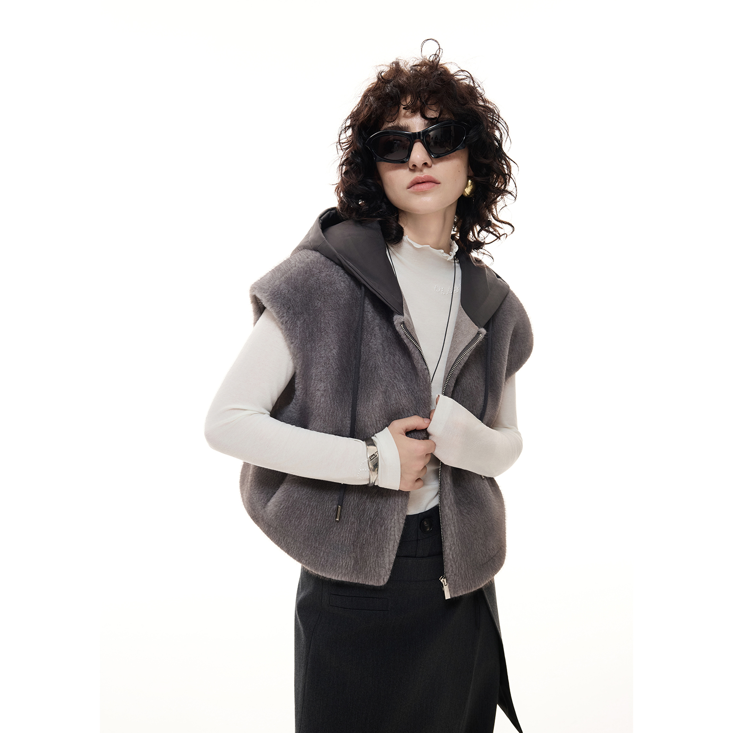 DI.AD  连帽毛毛马甲女款2025新款冬季外穿短款无袖环保皮草外套