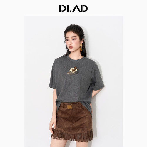 DI.AD26秋季简约刺绣宽松T恤女