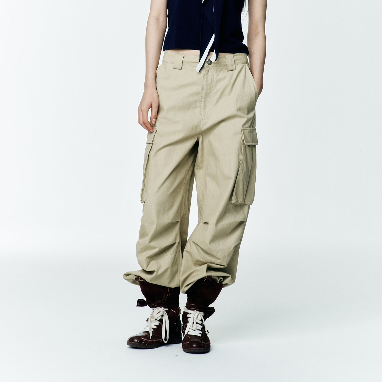 秋季卡其色宽松阔腿工装休闲裤女