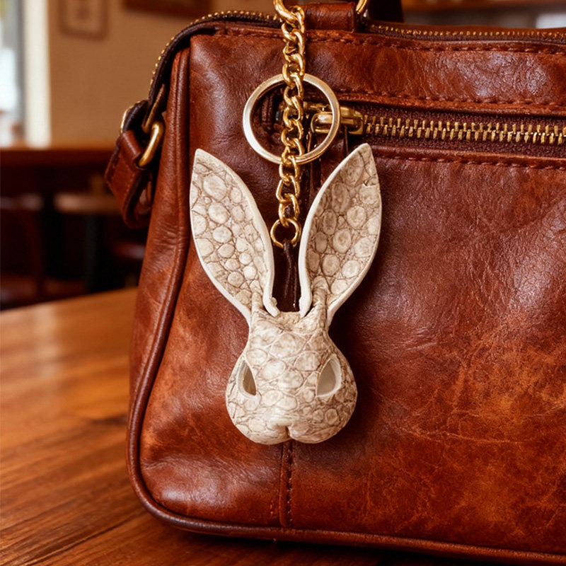 鹿师傅兔子挂件真皮包包挂饰爆款小挂件鳄鱼皮高级感轻奢小众挂饰
