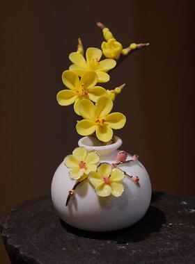 陶瓷手工捏花黄色描金梅花瓶羊脂玉瓷温润通透瓷花器插花家居摆件