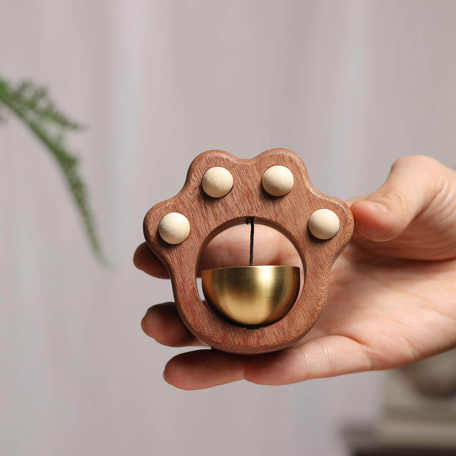 工厂直销乌檀木猫爪门铃挂件创意磁吸式风铃装饰可爱实木门铃挂件