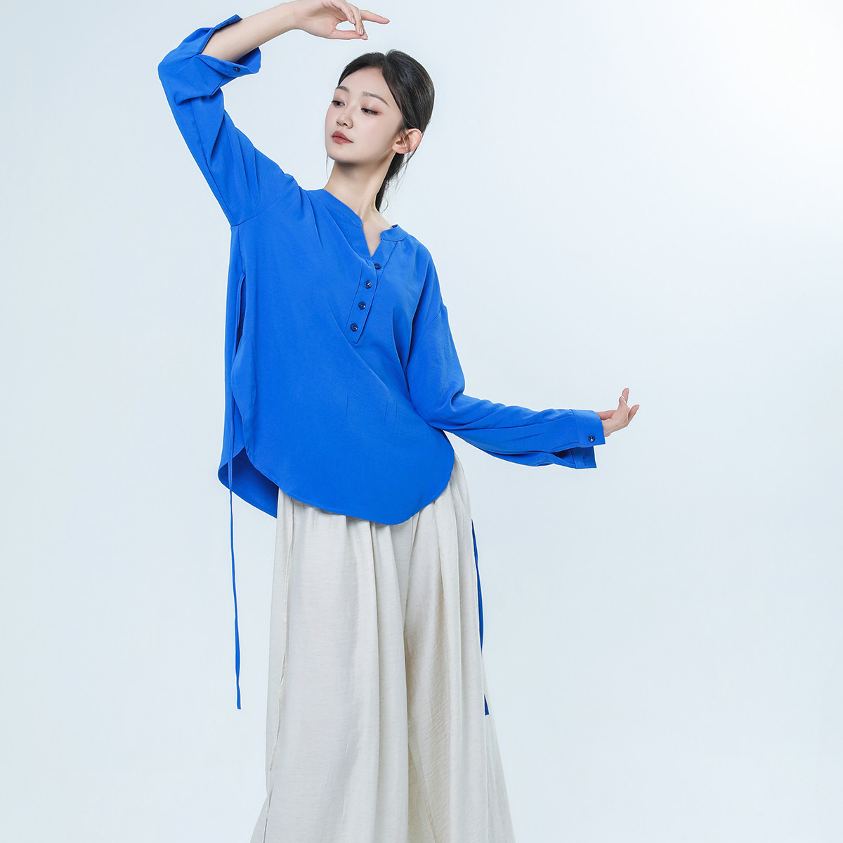 朵棠新款现代舞上衣女飘带设计宽松显瘦练功演出专用舞蹈服图片