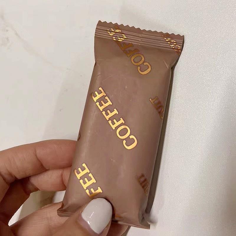 -煌记咖啡饼干岩烧黑巧薄脆饼干提拉米苏网红休闲零食办公室下午