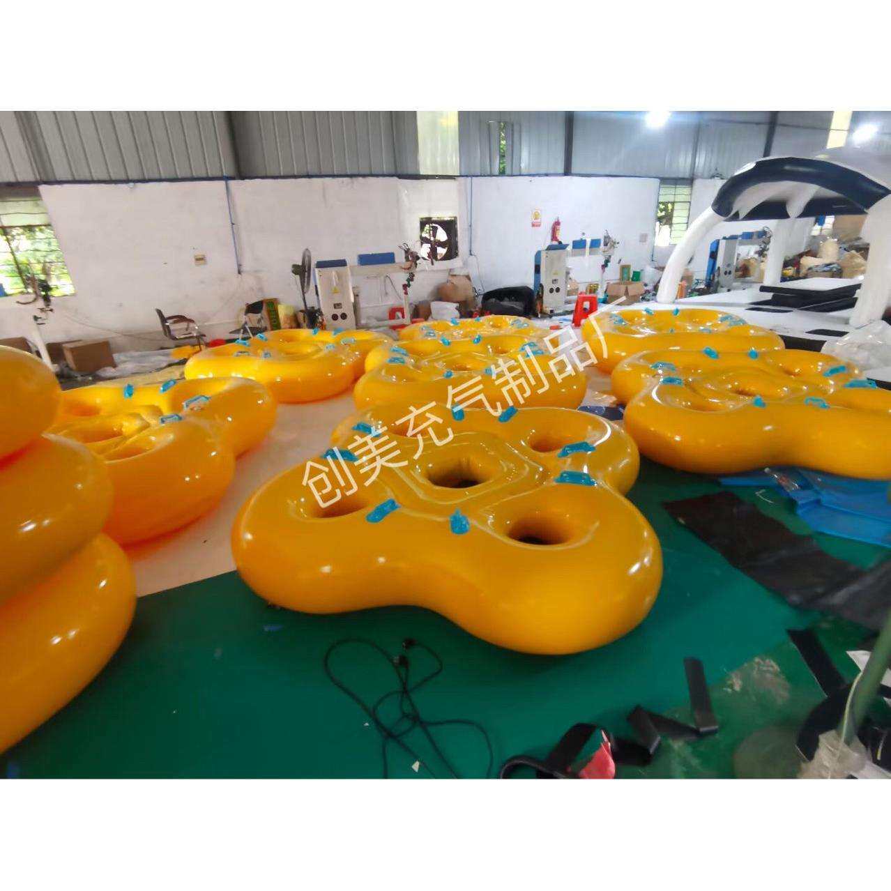 热卖水上乐园充气皮筏水滑道器材pvc充气滑水圈情侣圈四人圈