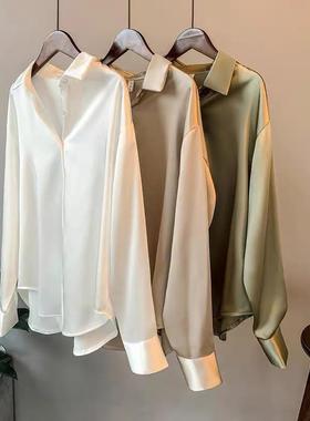 轻奢风样板房衣帽间缎面衬衫女软装陈列道具仿真丝上衣饰品衬衫