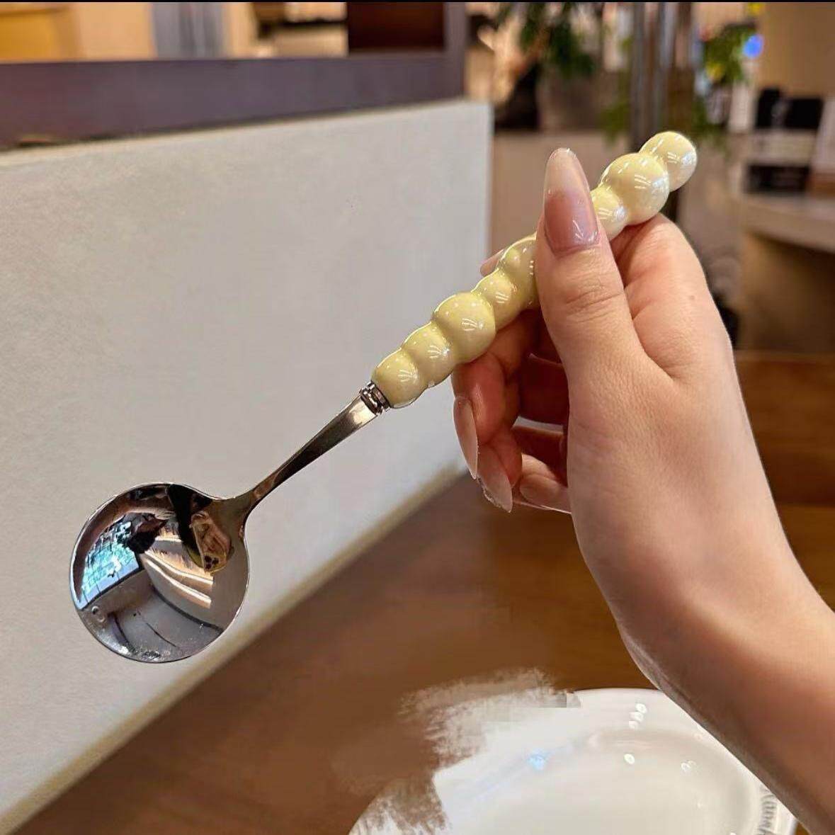 四色珍珠不锈钢勺子仿陶瓷手柄家用餐勺高颜值耐高温圆勺调羹